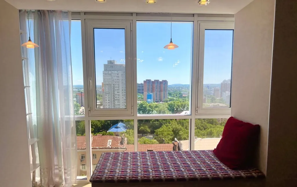 Красотка Мята в центре для гостей города и командированных работников