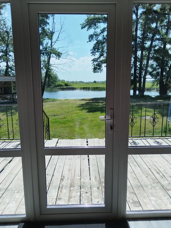 Дом на берегу озера