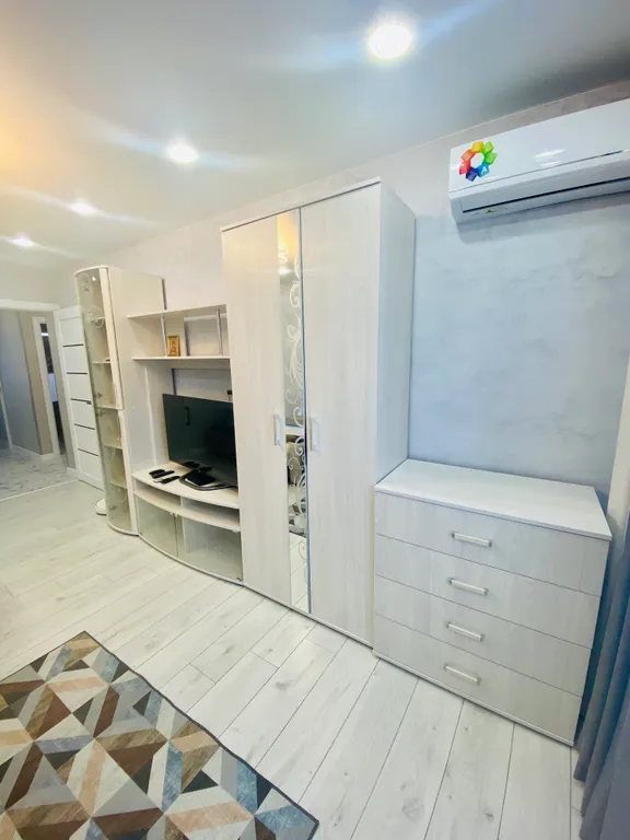 Уютная, светлая двухкомнатная квартира рядом с парком Поддубного