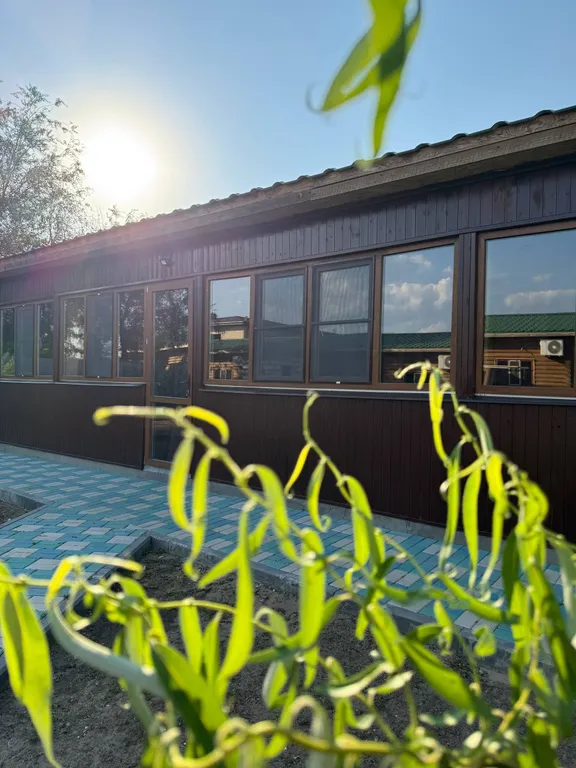 Домик на берегу реки