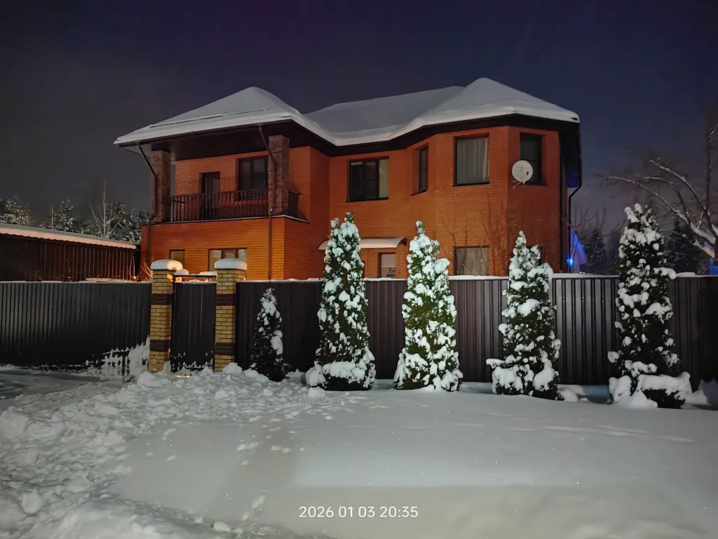 Кирпичный дом на озере с баней в закрытом КП