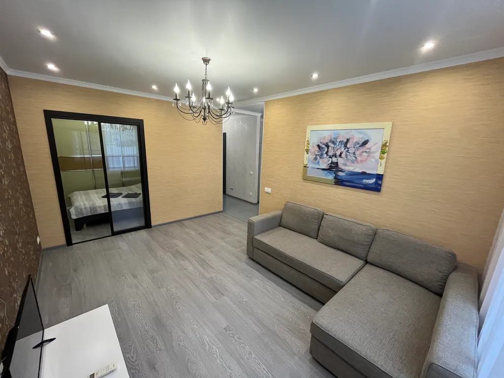 Теплая просторная квартира с отдельной спальней