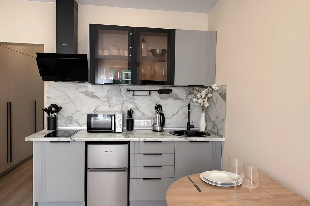 Студия с балконом и парковкой, рядом с набережной