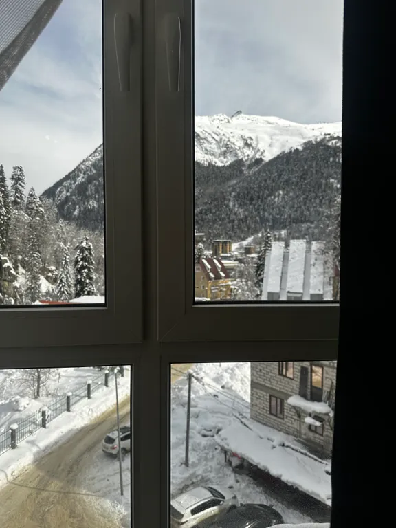 Апартаменты-студия с красивейшими видами из окна на горы