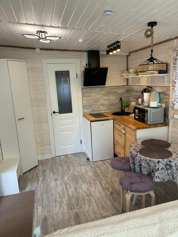 Уютный домик рядом с речкой