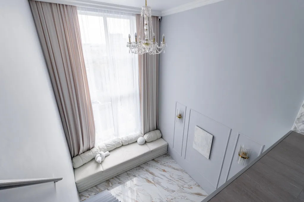 Двухуровневая студия с панорамным видом на город