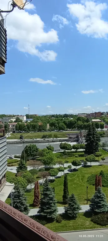 Квартира с видом на набережную и горы