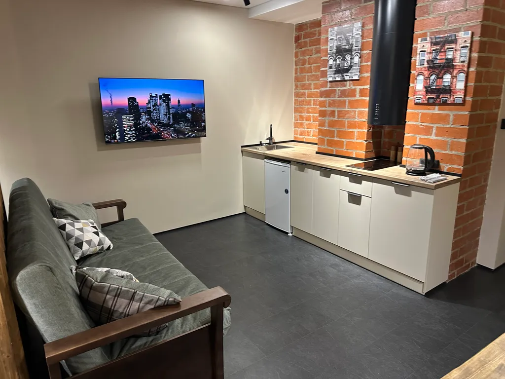 Студия в центре с видом на колесо обозрения