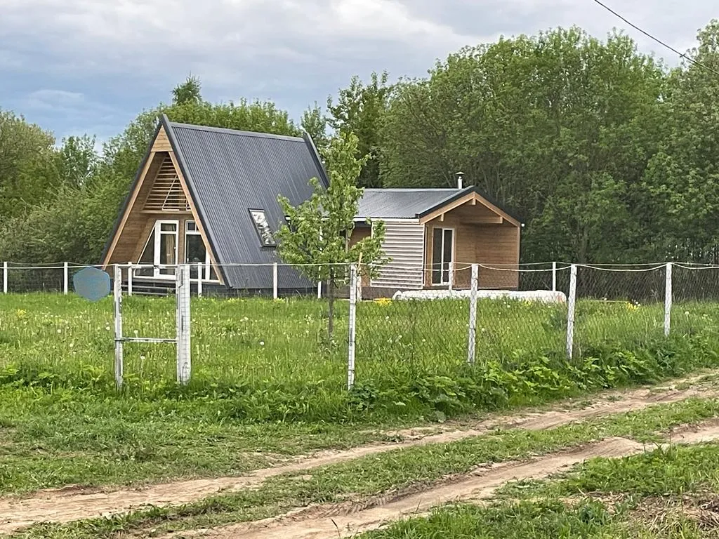 Дом в тишине леса и полей