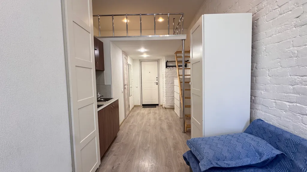 Двухуровневая квартира-студия в центре города