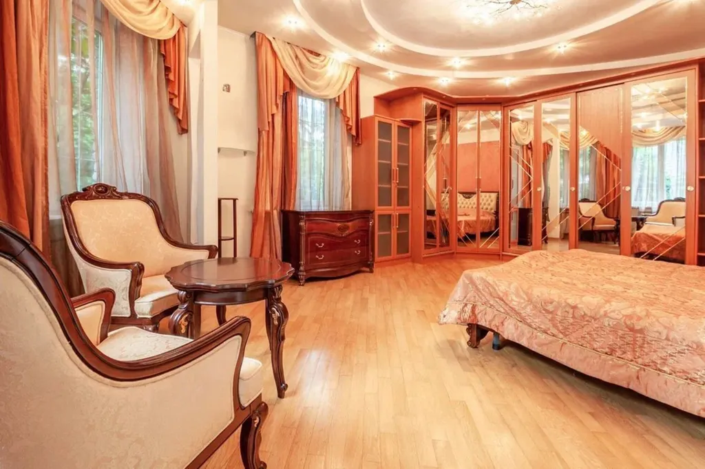 Дом с бассейном и сауной