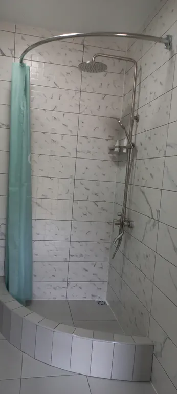 Гуамкаюг. Дом с купелью и видом на горы