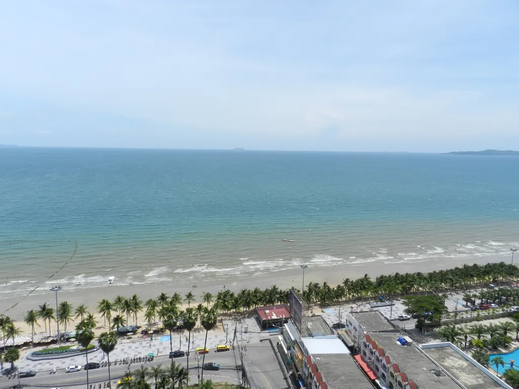 Студия с фронтальным видом на море