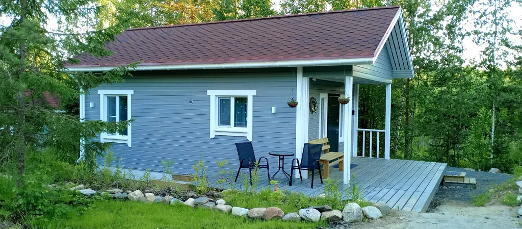 Дом и баня у скалы