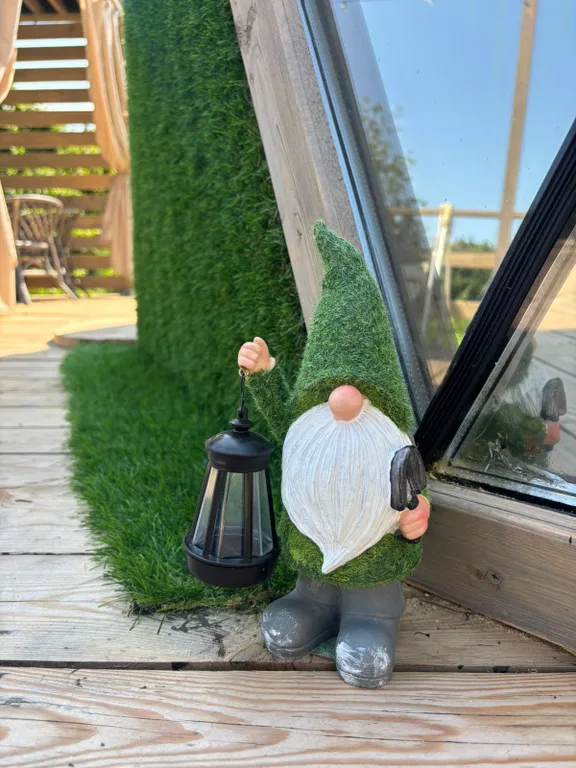 Уютная сфера на побережье