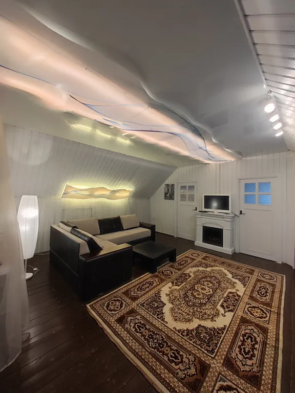 Дом с прудом