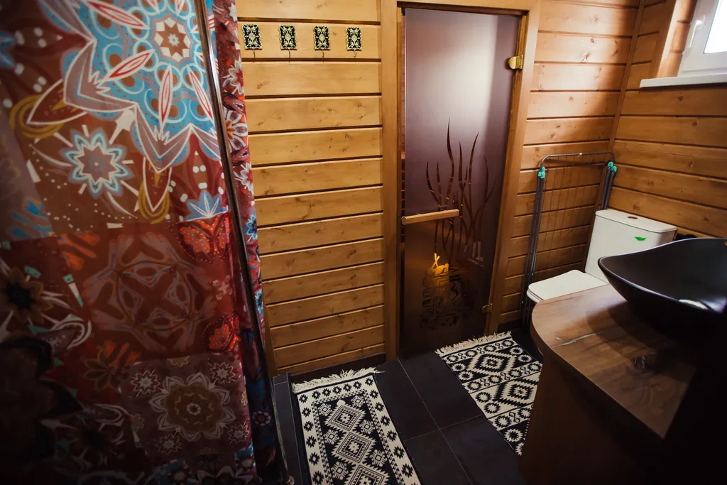 Коттедж в стиле итальянского деревенского дома с видом на озеро