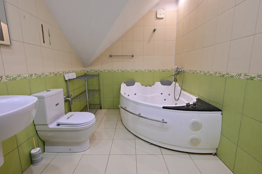 Шикарный коттедж с уютным средневековым интерьером