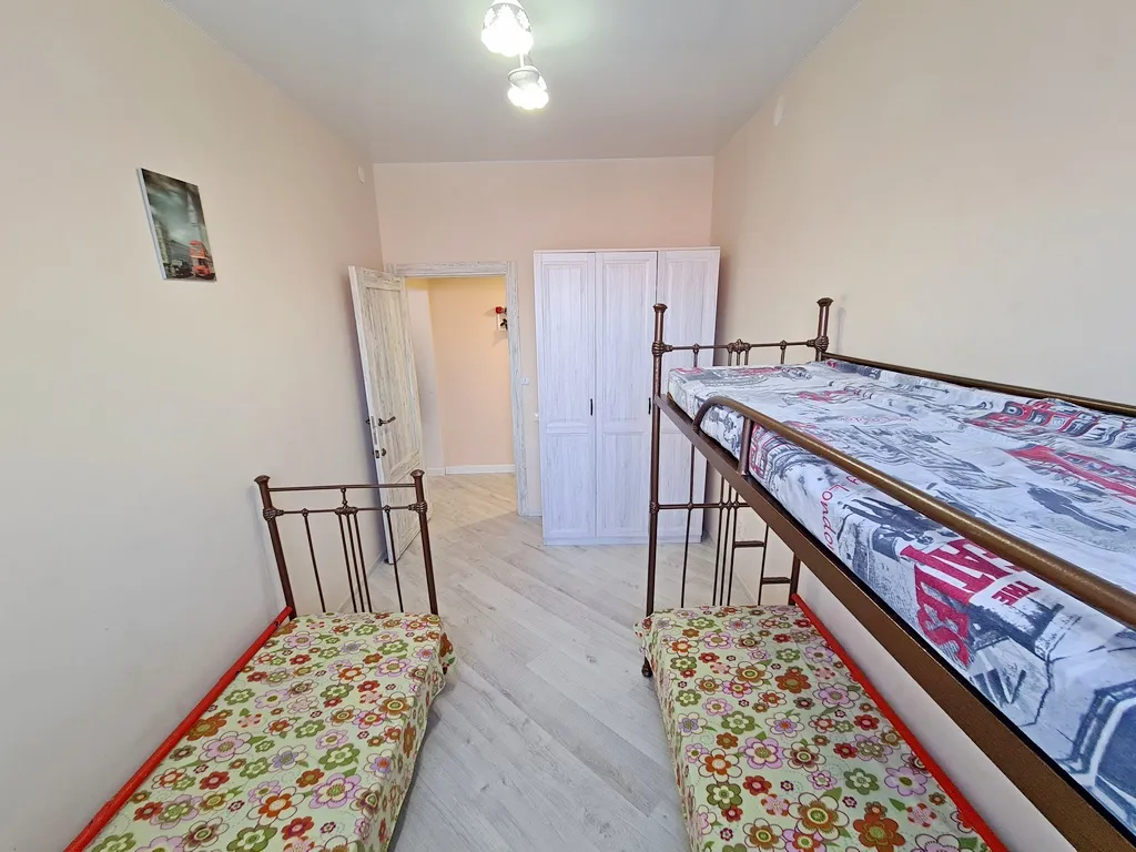 Коттеджу моря: костровая чаша камин детская территория бассейн баттут.