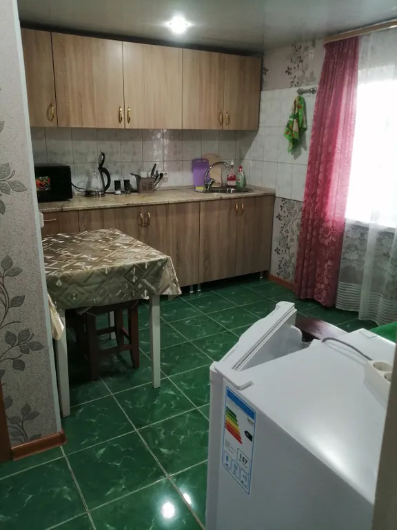 Домик в тихом месте возле горной реки