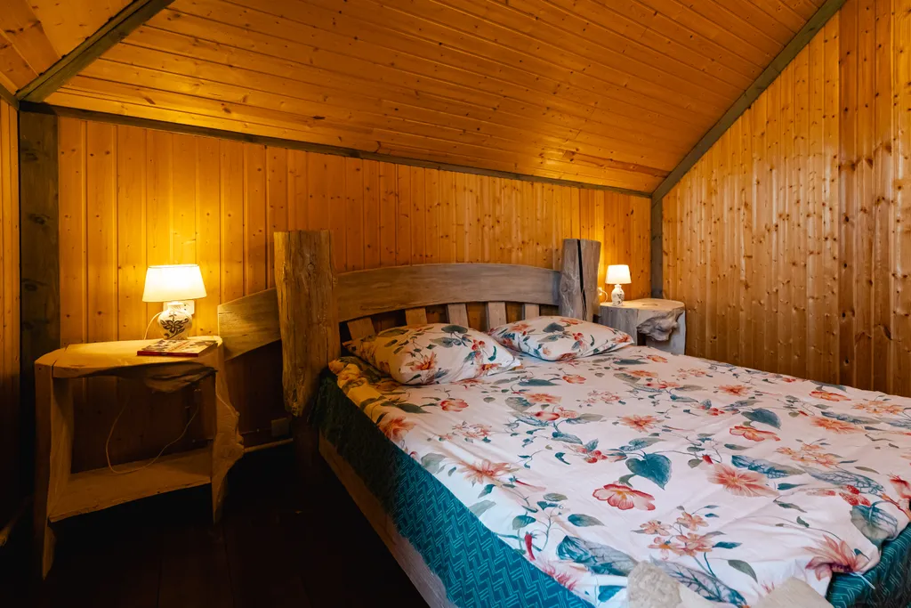 Коттедж у пруда