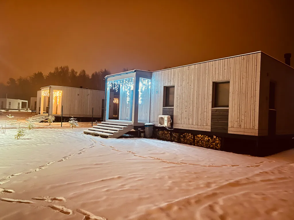 Новый комфортабельный дом для отдыха на берегу лесного озера