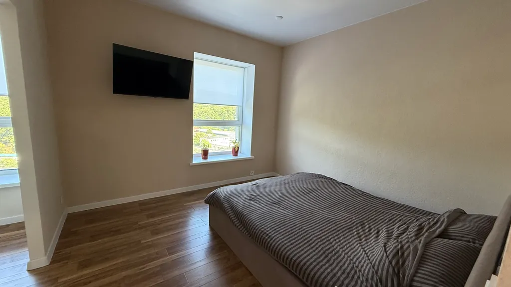 Квартира с панорамным окном в ЖК Оазис во Владивостоке с парковкой