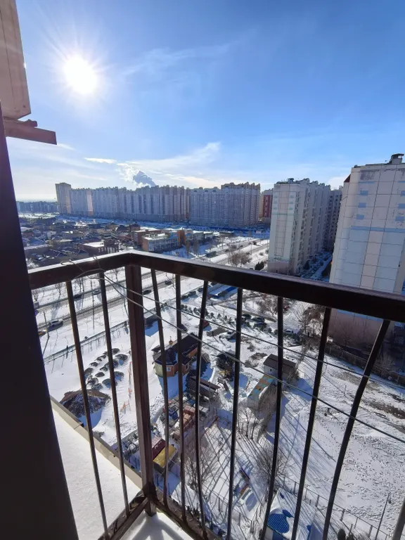 Студия с видом на город