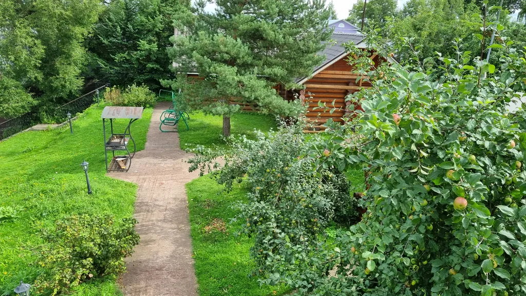 Дом на берегу волги, с видом на затопленную колокольню