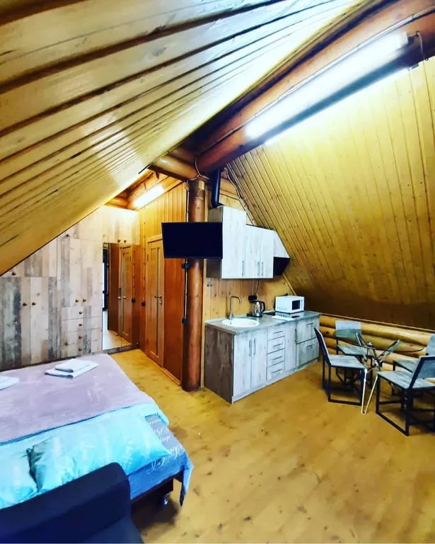 Квартира Мансардная квартира-студия в доме из сруба — Севастополь