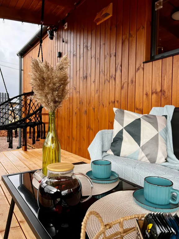 Уютный домик Karhumökki в окружении соснового леса и озер, у Игоры