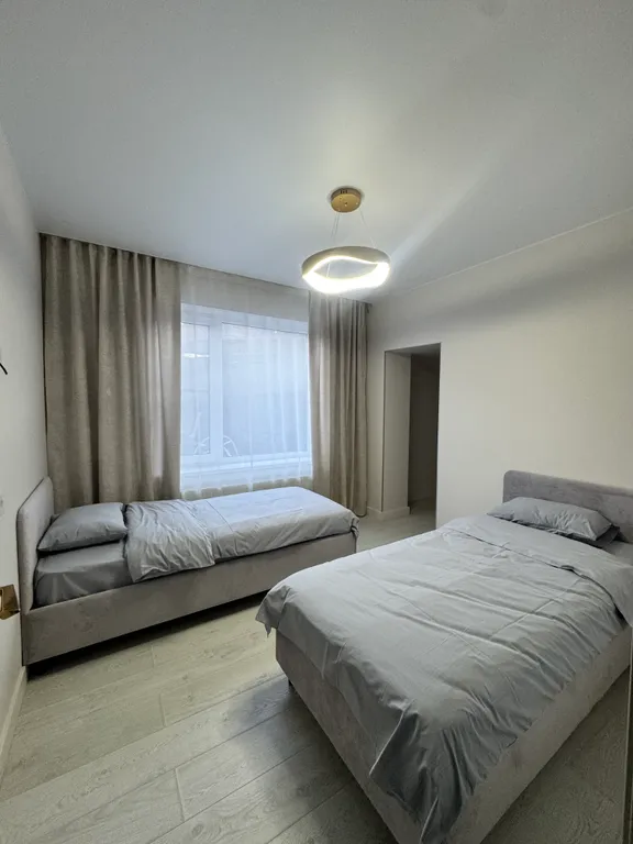 Большой загородный дом с бассейном, баней и рекой