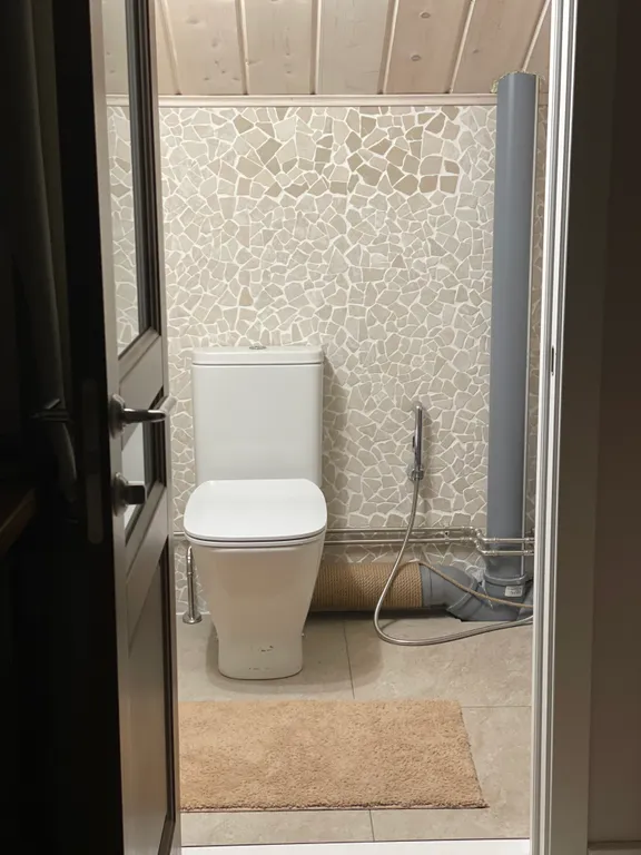 Дом рядом с озером