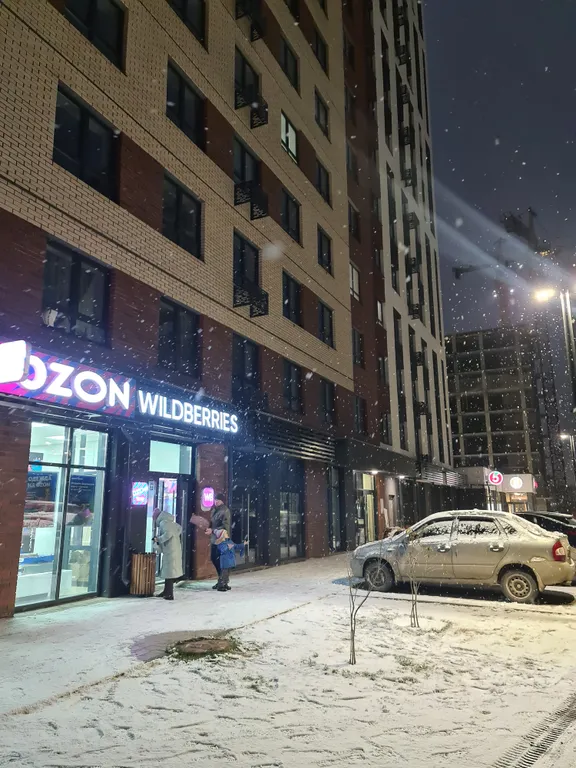 Инстаграмная евродвушка рядом с зоопарком