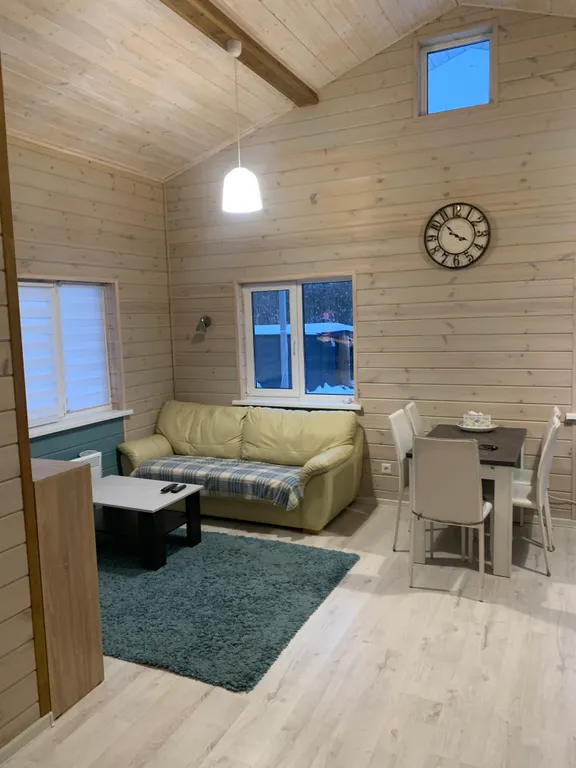 Два новых дома на большом участке с лесом