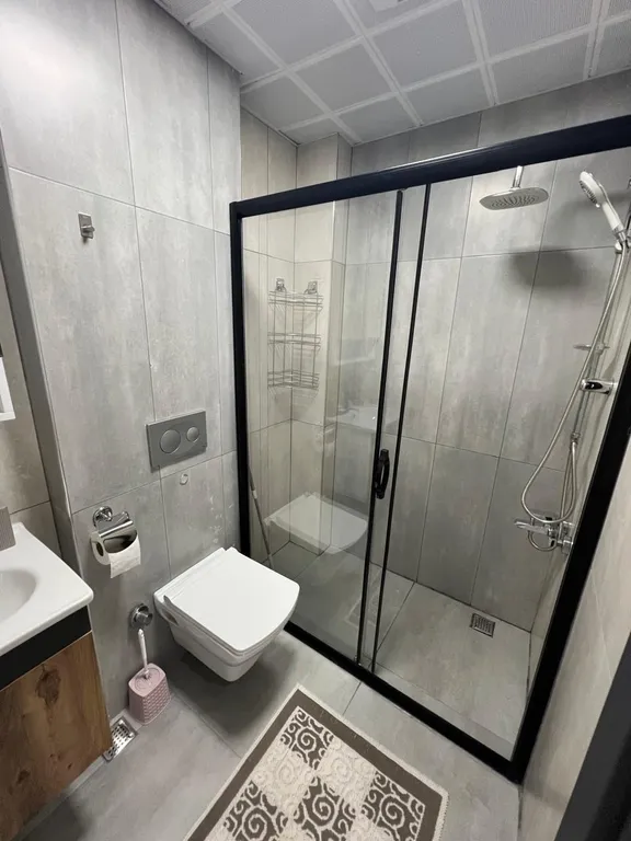 Стильная новая евротрёшка для отдыха на Средиземноморском побережье