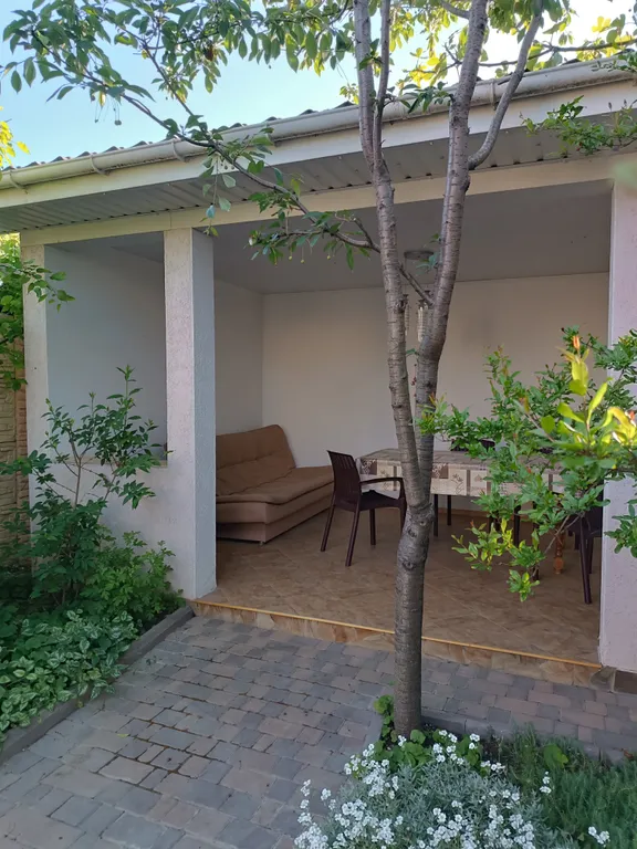 сдается коттедж 2  этажа.130 кв. м, с тремя отдельными комнатами