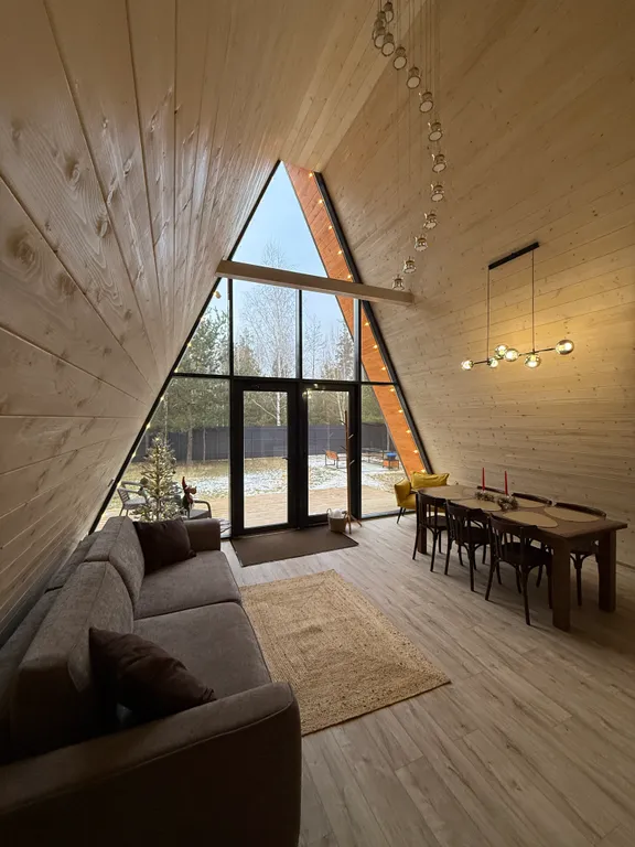 Уютный домик у леса