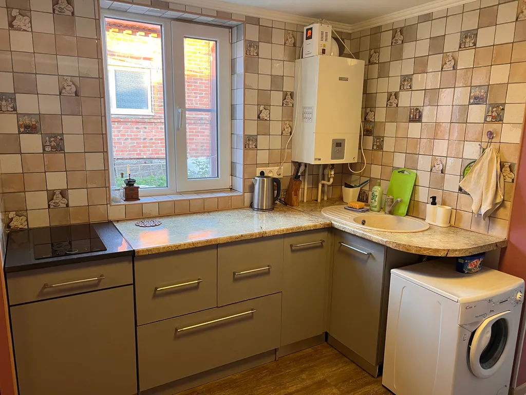 Дом с парковкой во дворе