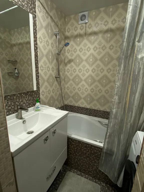 Двухкомнатная квартира с большой лоджией в центре курорта Небуг