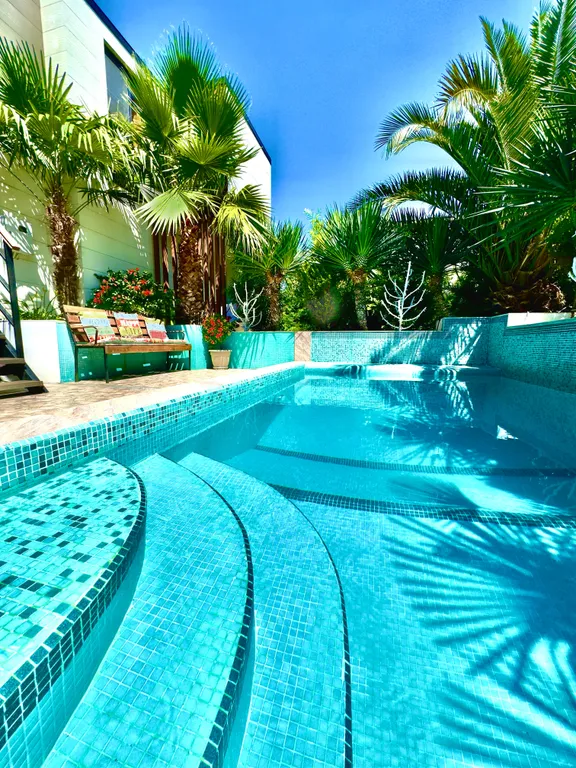 Коттедж Домик у бассейна — Сириус