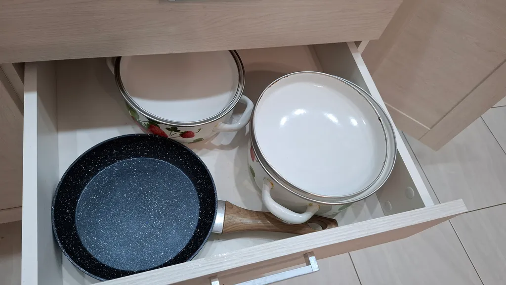 Квартира с большой кухней гостинной, вид из окна на Москву