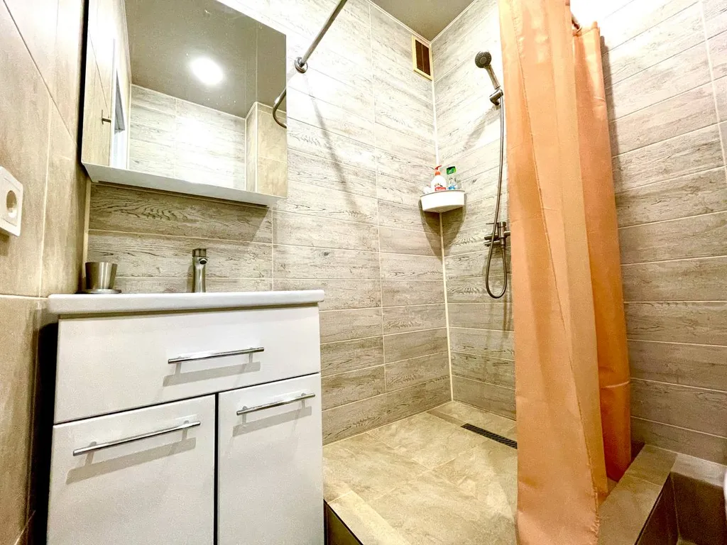 Современная квартира недалеко от центра