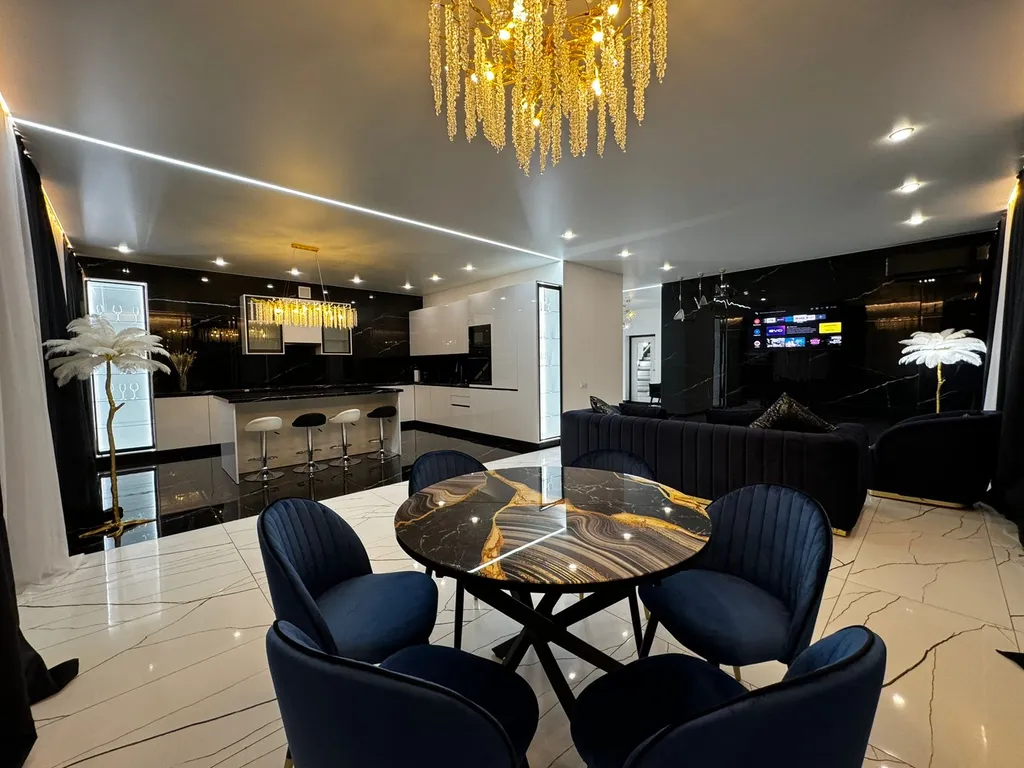 Дом с баней и теплым бассейном