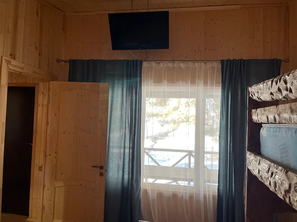 Коттедж Огороженный туями отдельный дом — Архыз