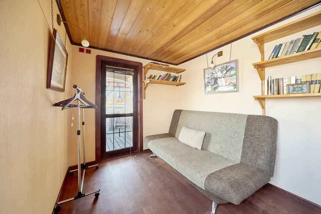 Дом на воде Nevo у берега Крестовского острова