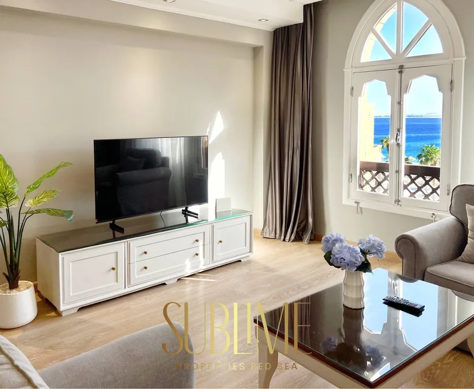 Новая квартира с видом на море в центре