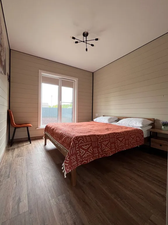 Абсолютно новый дом с баней, включена в стоимость, и горячей купелью