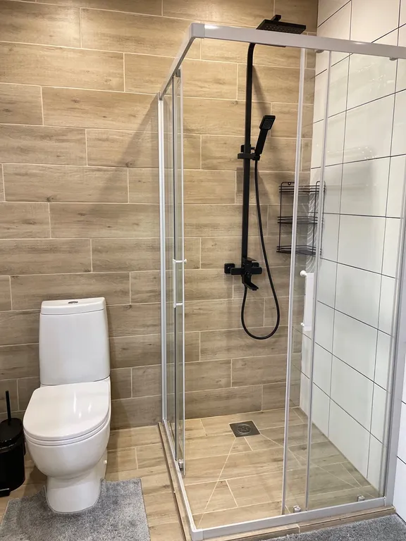 Коттедж Домик в лесу у озера для семейного отдыха — Турбаза Чайка