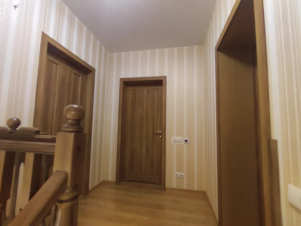 Двухуровневая трёхкомнатная квартира возле моря